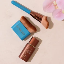 New ST. TROPEZ Sunlit Skin Bronzing Tint + Tan